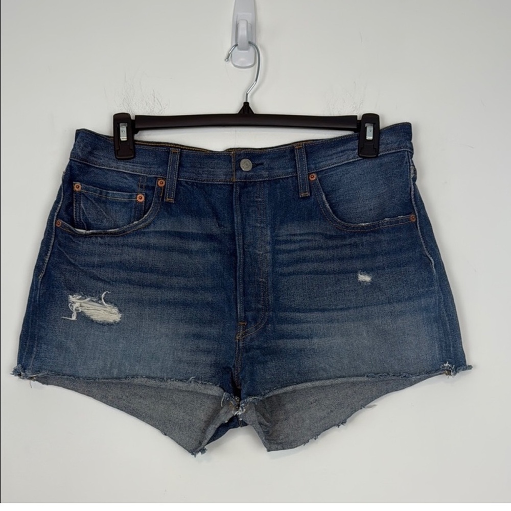 Levi’s Women’s 501 Denim Shorts. Size 33. High Rise. Distressed. Buttonfly.